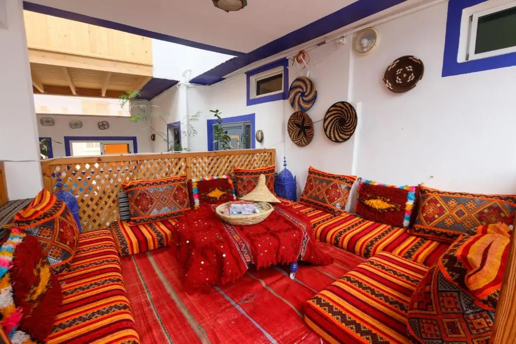 Moroccan lounge with red cushions